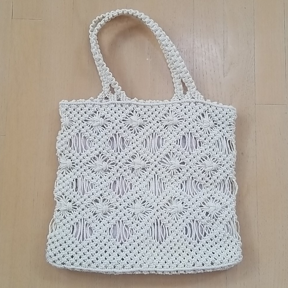 Vintage 1970's Woven Handbag Floral Lining